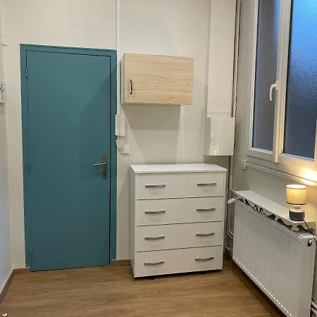 Du Port Apartment *